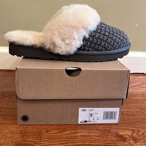 UGG SLIPPERS - AUTHENTIC NIB